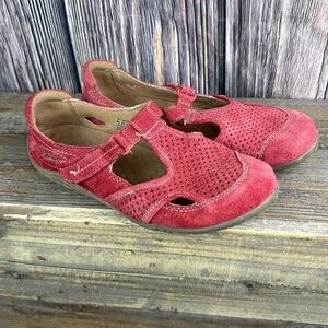 Cobbie Cuddlers Red Suede Shoes- Size 7.5